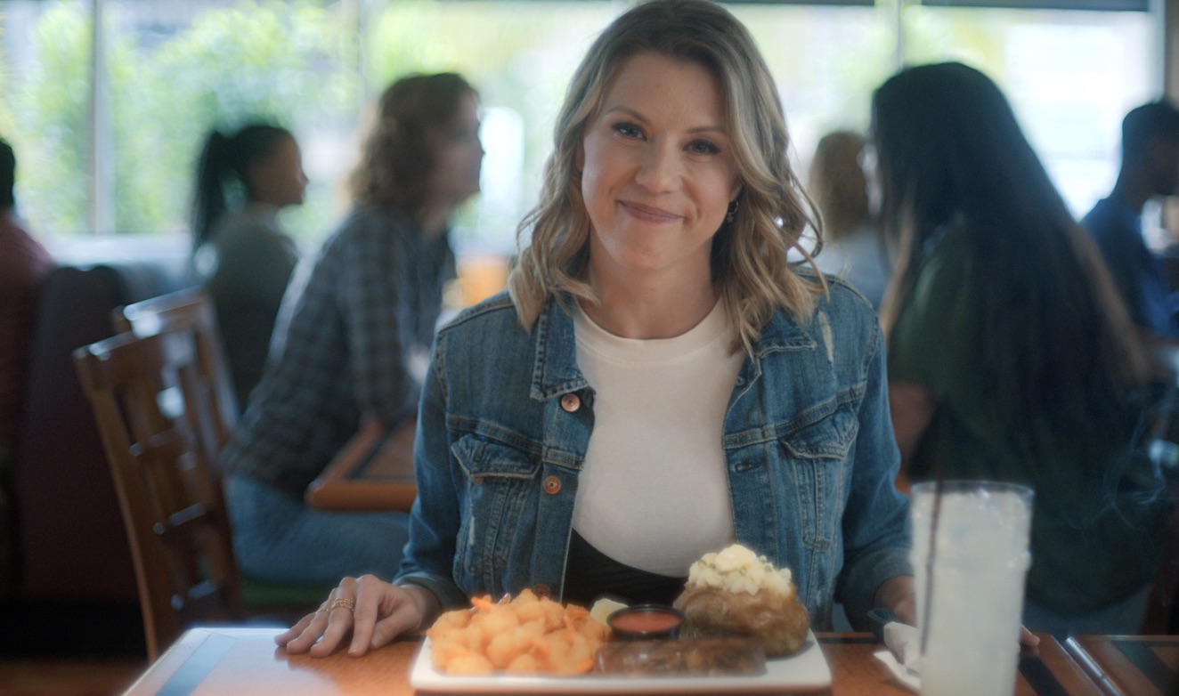 Full House's Jodie Sweetin Brings the RetroSizzle for Sizzler Muse